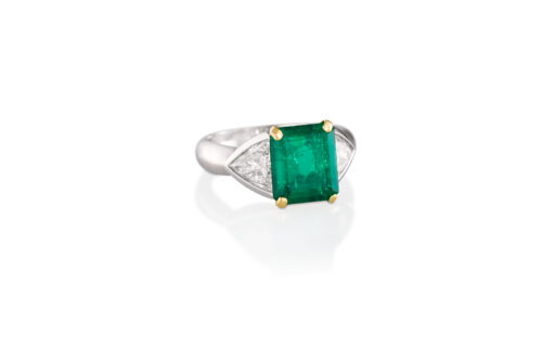 Mario Mossa - Anello con smeraldo e diamanti taglio trillion