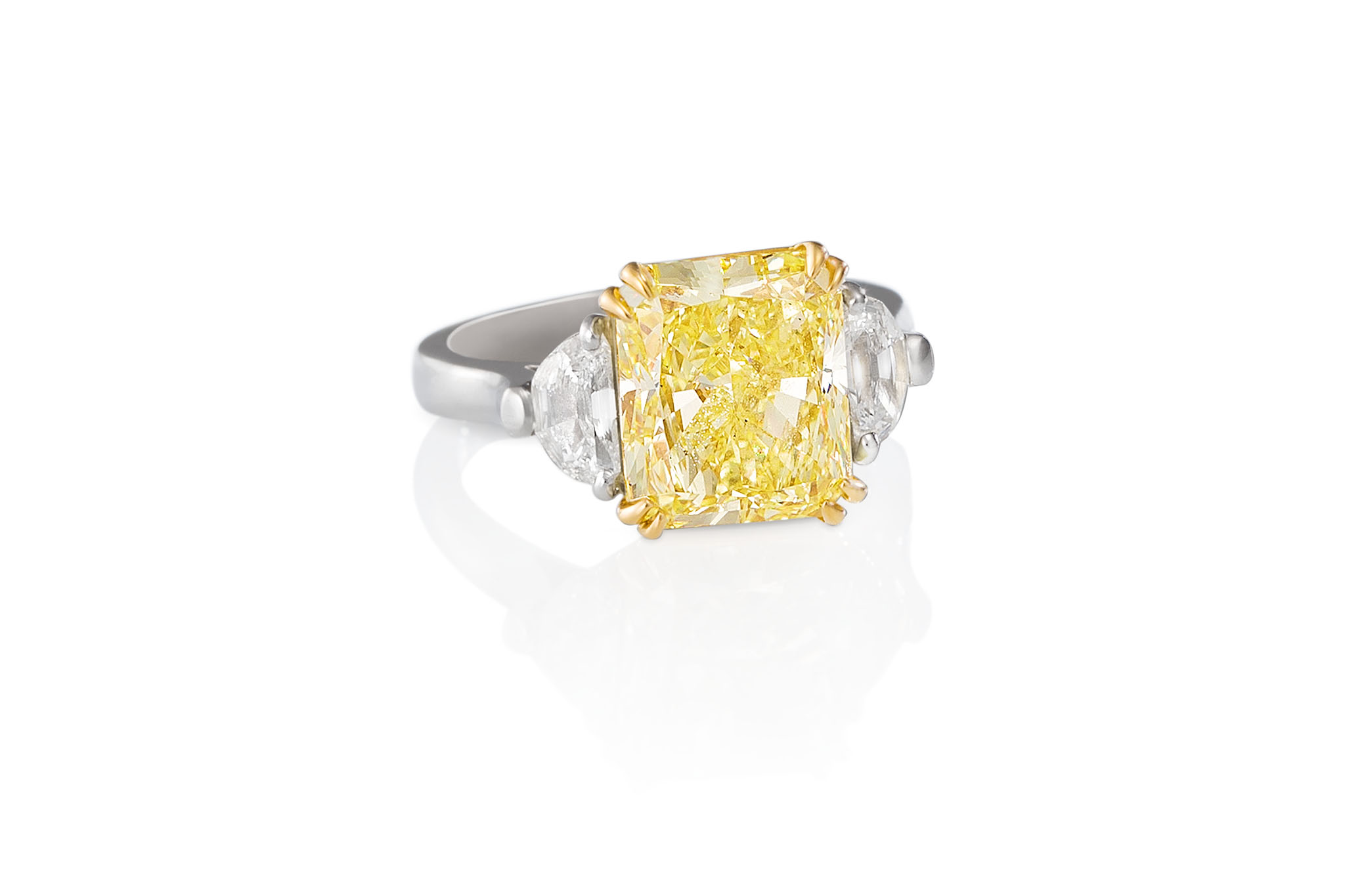 Mario Mossa - Anello con diamante Fancy yellow e diamanti bianchi