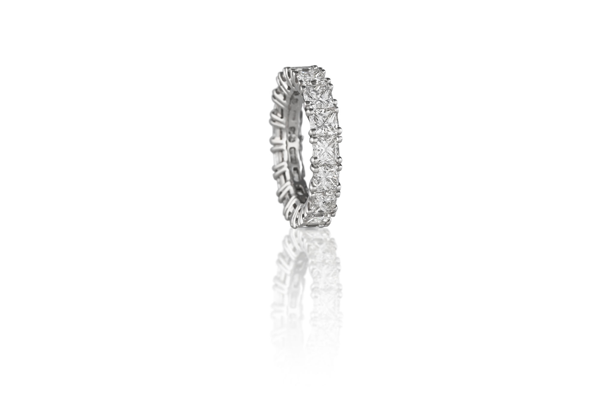 Mario Mossa - Anello eternity in platino con diamanti taglio princess